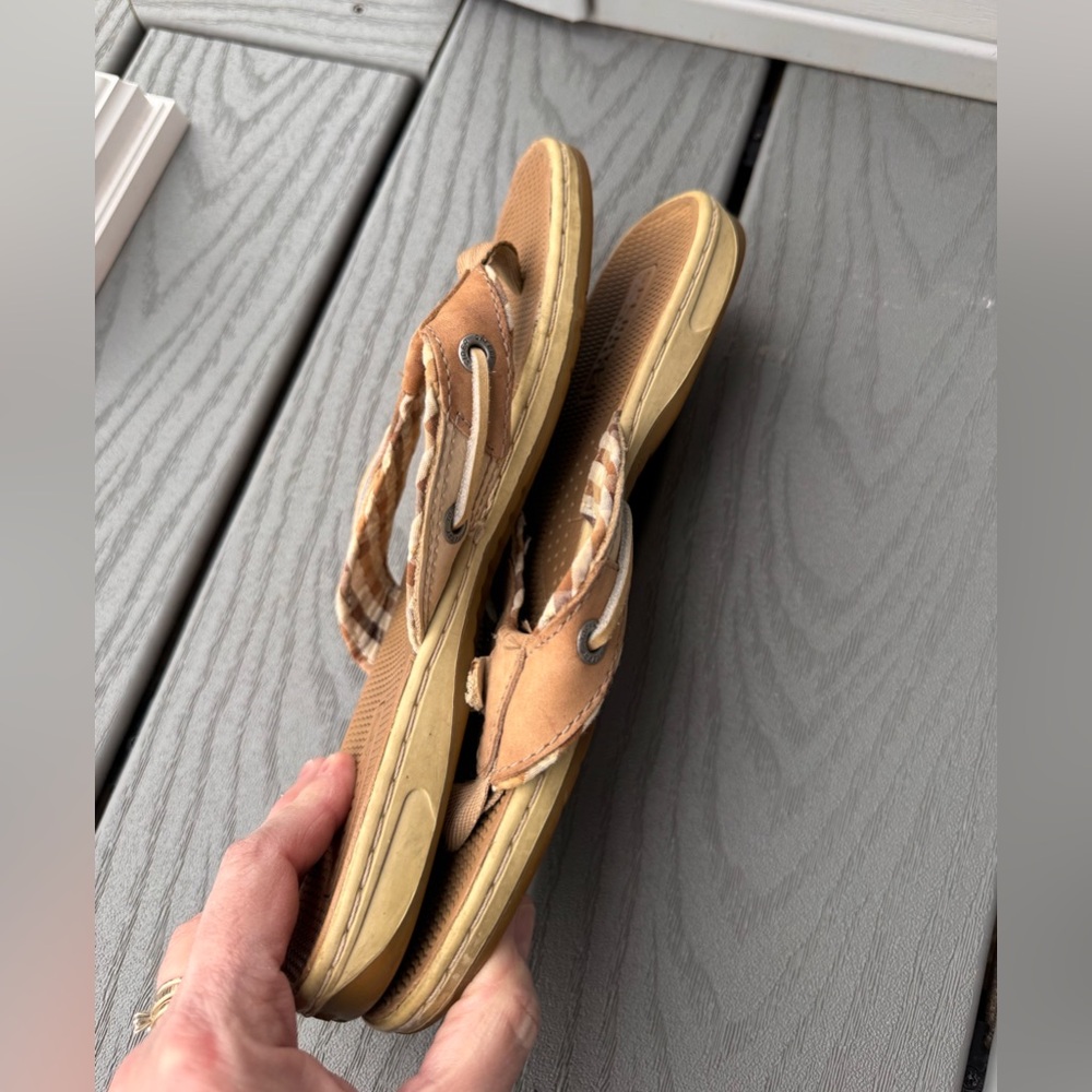Sperry Brown Leather-Trim Flip Flop Sandals. 7 1/2 - Picture 6 of 7
